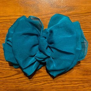 3 pc hair bows/pins. Green, yellow, and white.